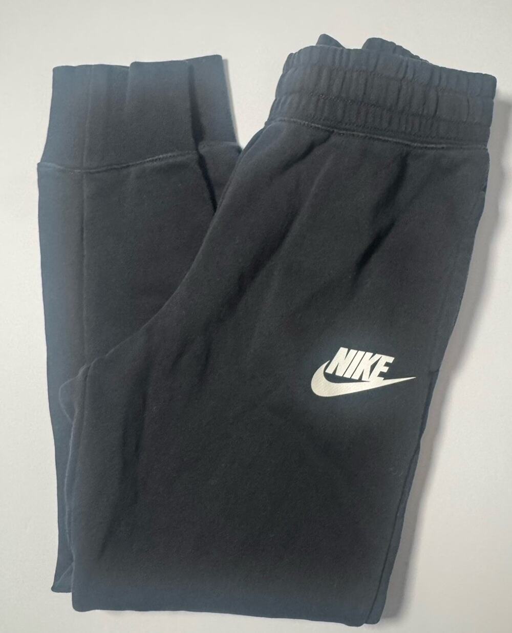 Nike Club Fleece Kids Black Jogger Sweatpants Casual Athletic Youth Medium